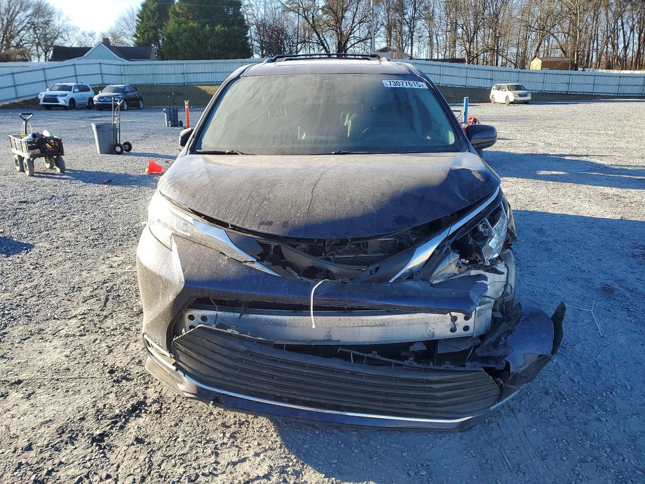 2021 TOYOTA SIENNA XLE photo 9