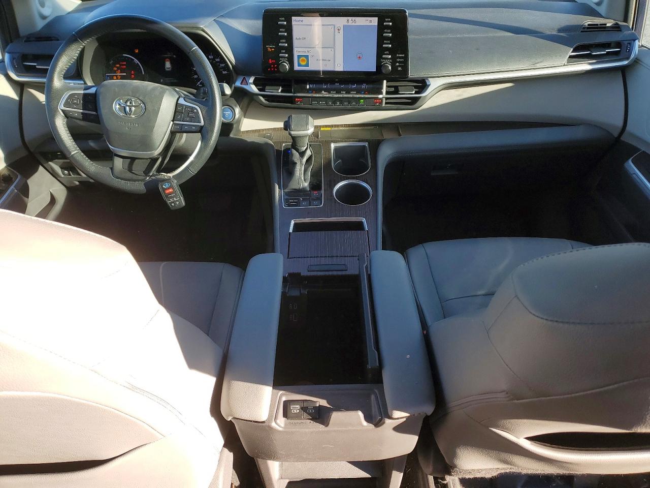 2021 TOYOTA SIENNA XLE photo 15