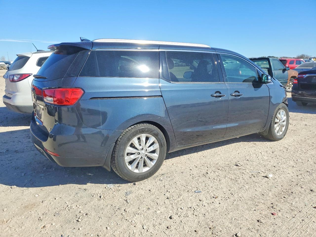 2017 KIA SEDONA EX photo 3