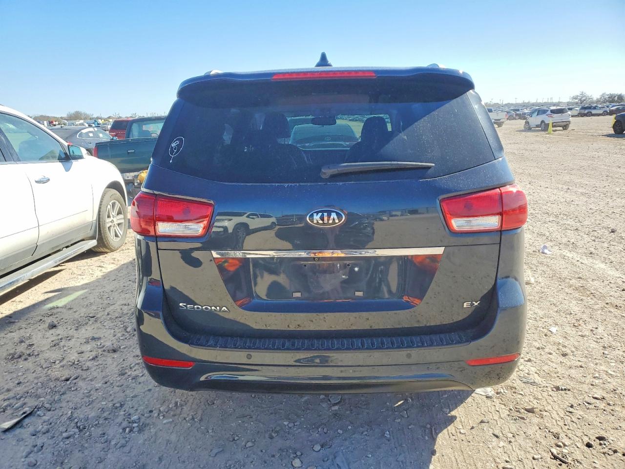 2017 KIA SEDONA EX photo 6