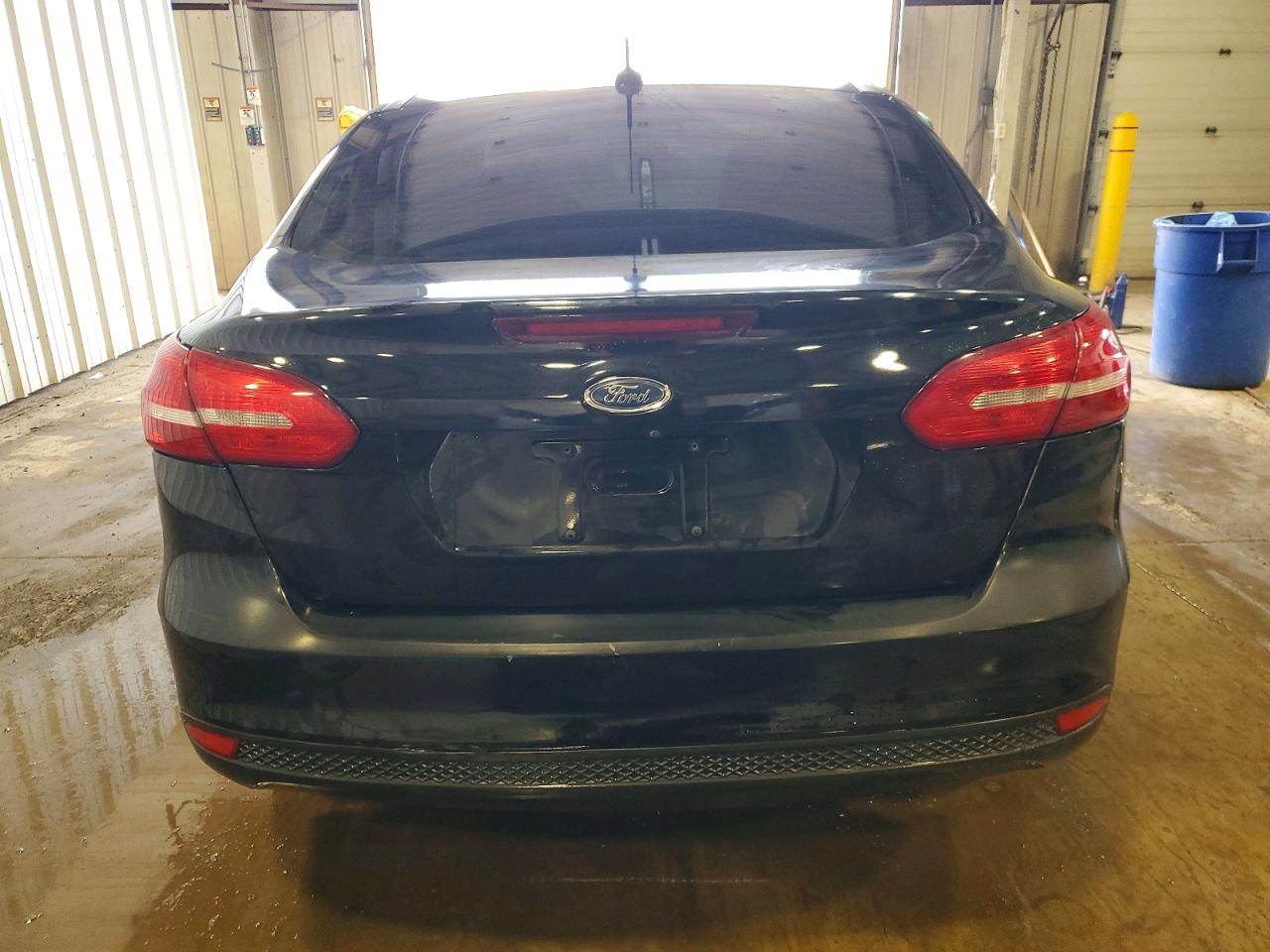 2017 FORD FOCUS SE photo 16