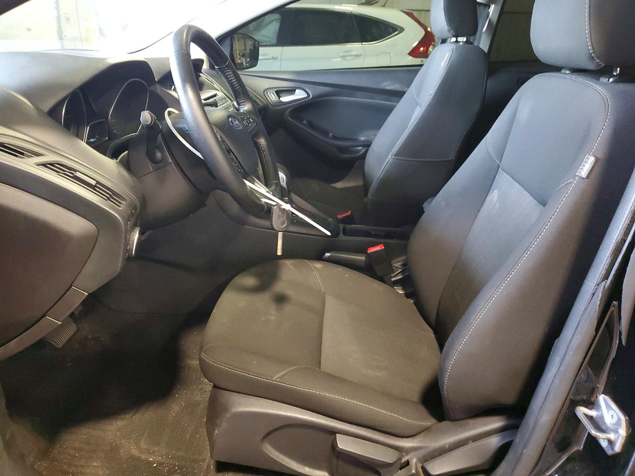 2017 FORD FOCUS SE photo 19