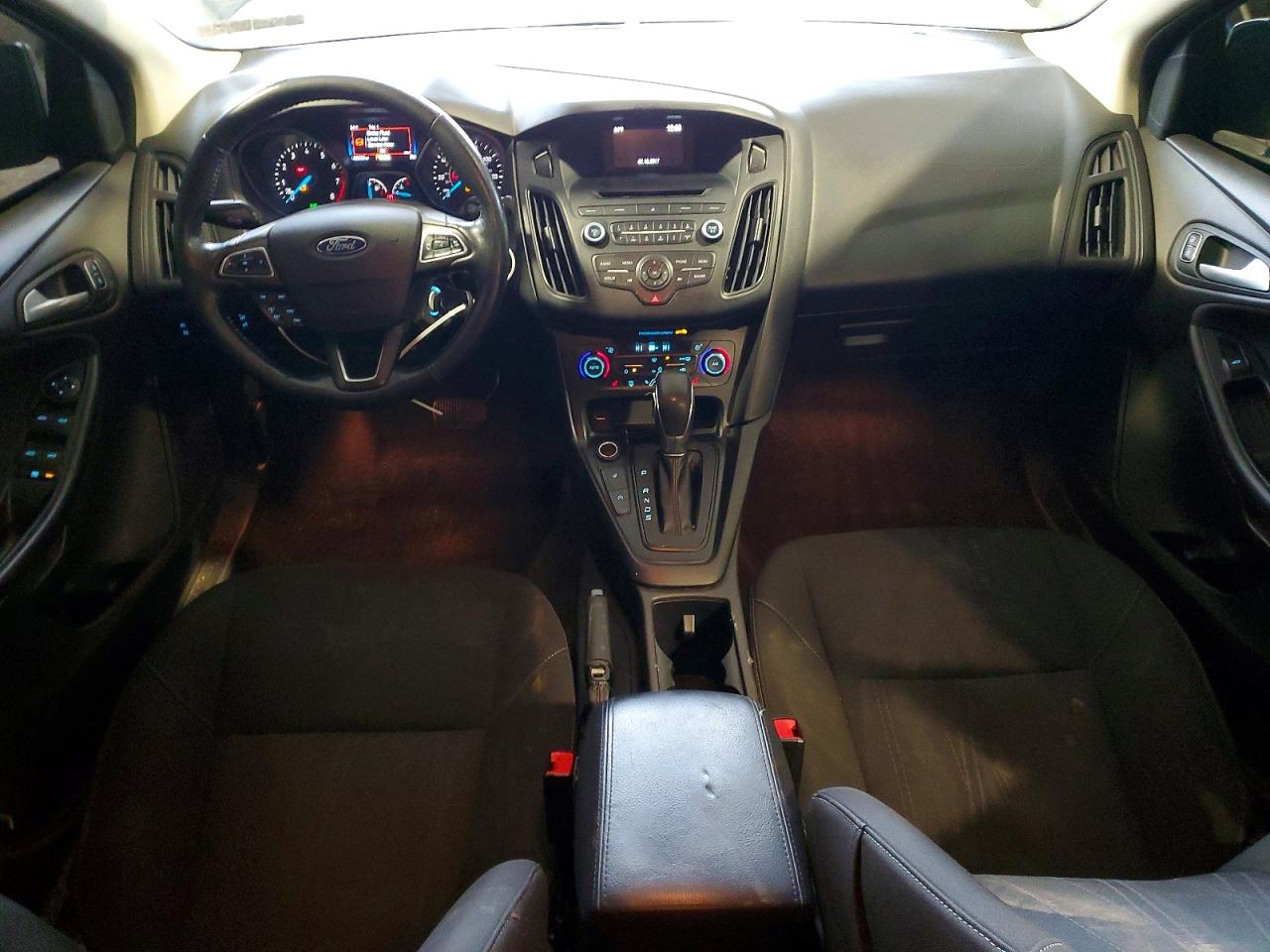 2017 FORD FOCUS SE photo 22