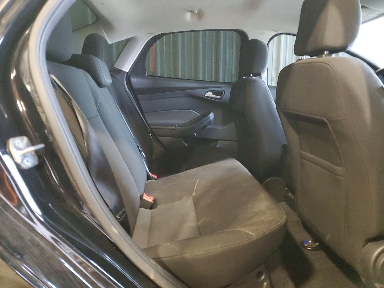 2017 FORD FOCUS SE photo 28