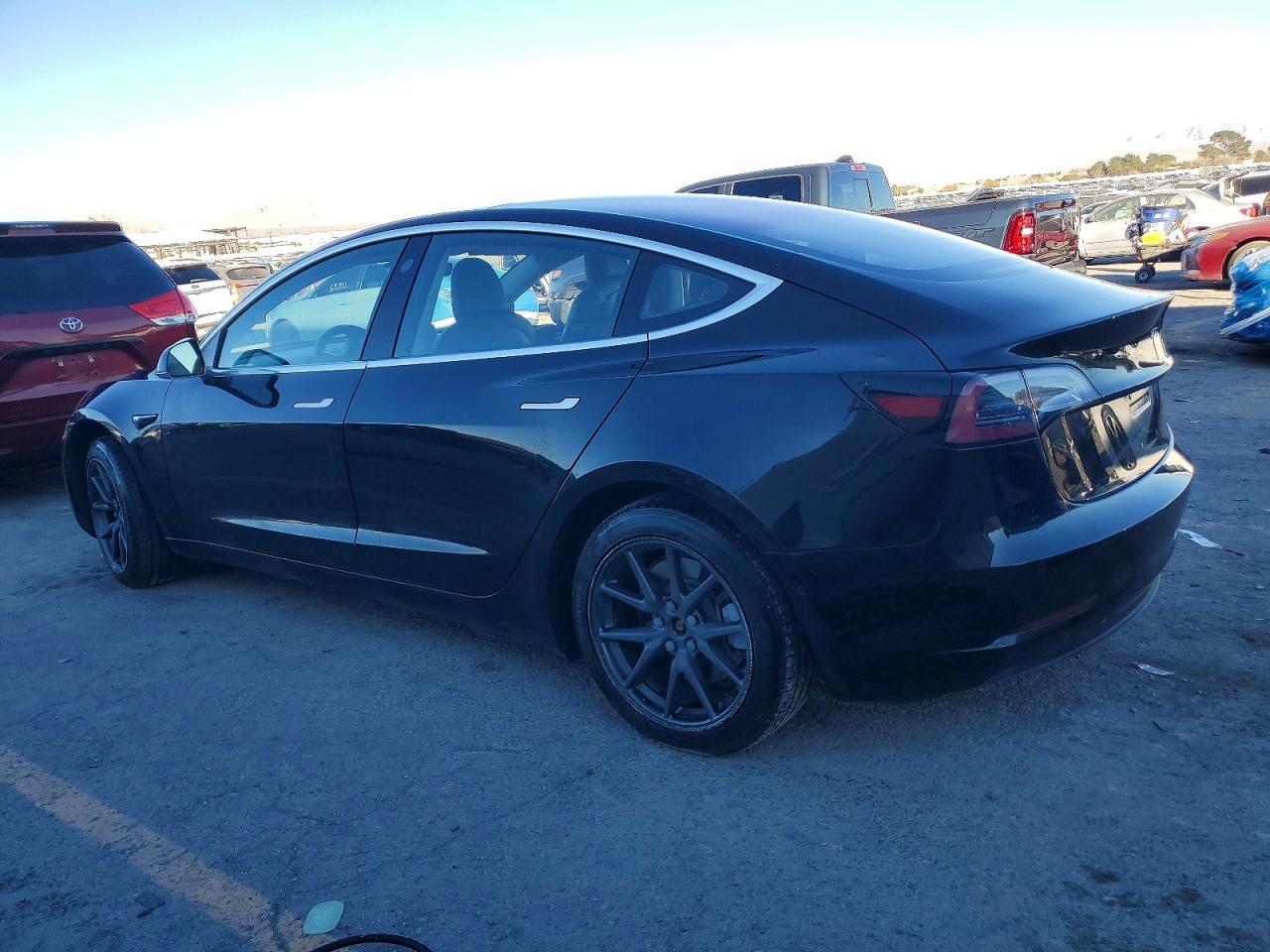 2018 TESLA MODEL 3 photo 4