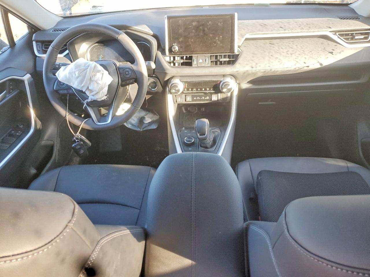 2025 TOYOTA RAV4 photo 8