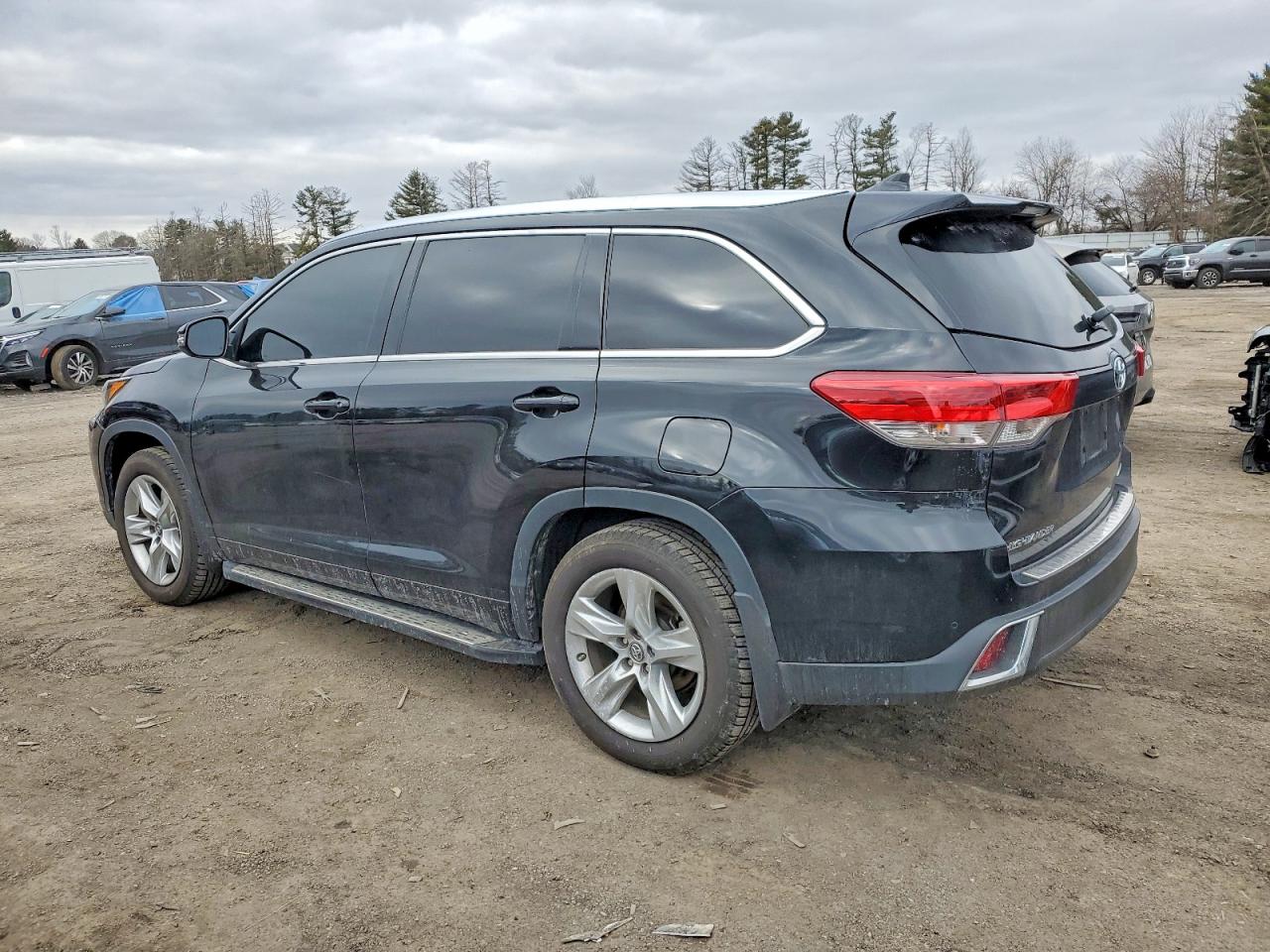 2017 TOYOTA HIGHLANDER LIMITED photo 2