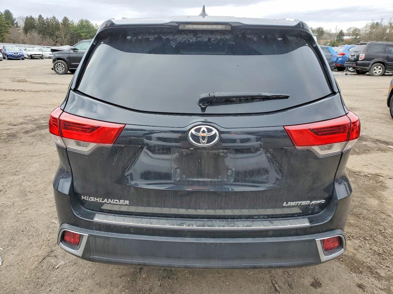2017 TOYOTA HIGHLANDER LIMITED photo 6