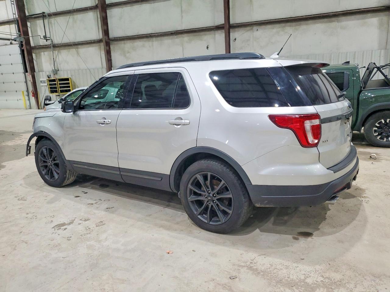 2018 FORD EXPLORER XLT photo 4