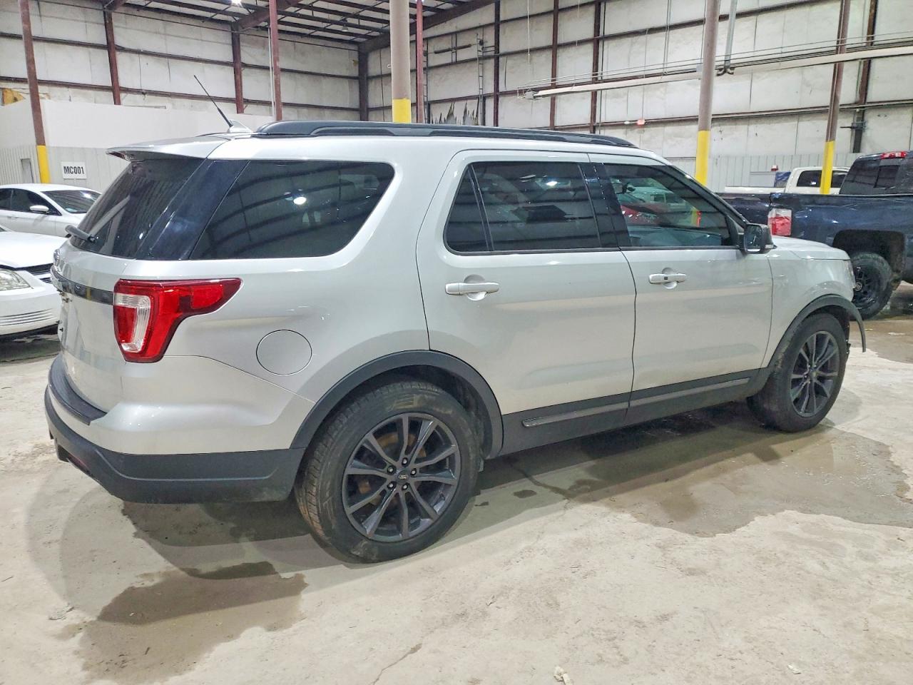 2018 FORD EXPLORER XLT photo 7