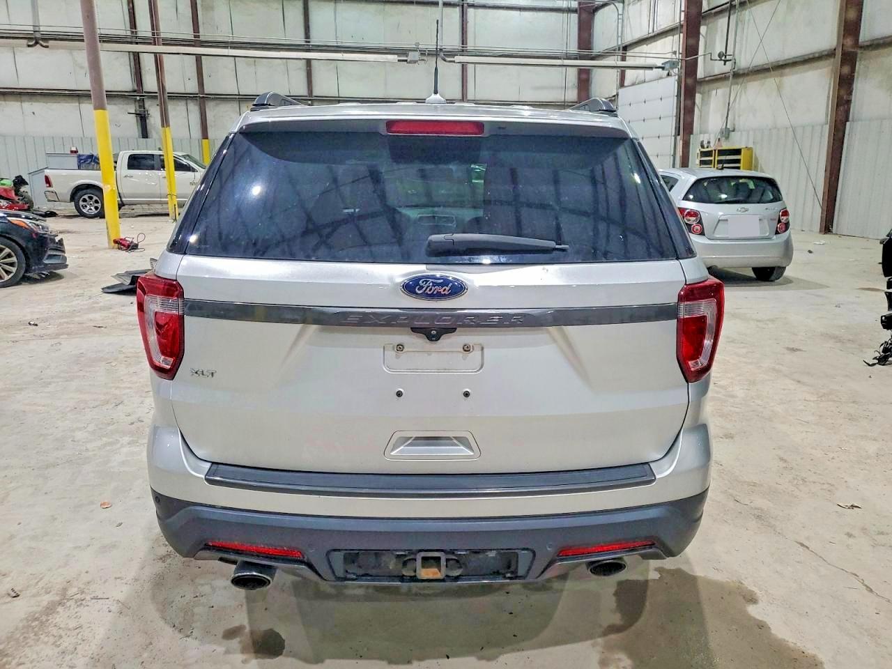 2018 FORD EXPLORER XLT photo 16