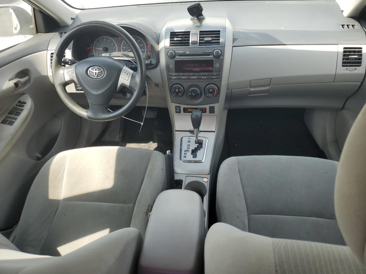 2011 TOYOTA COROLLA LE photo 8
