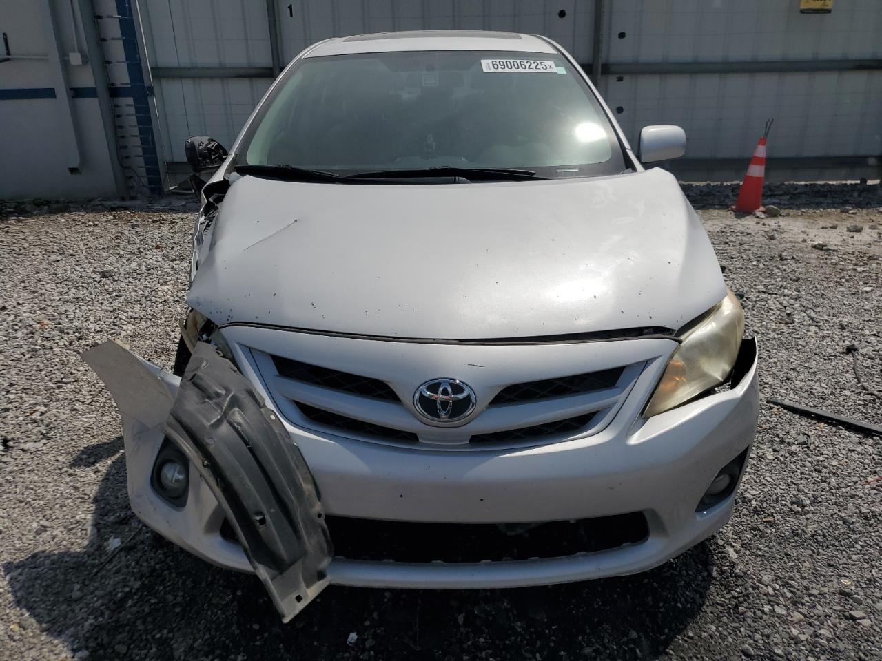 2011 TOYOTA COROLLA LE photo 5