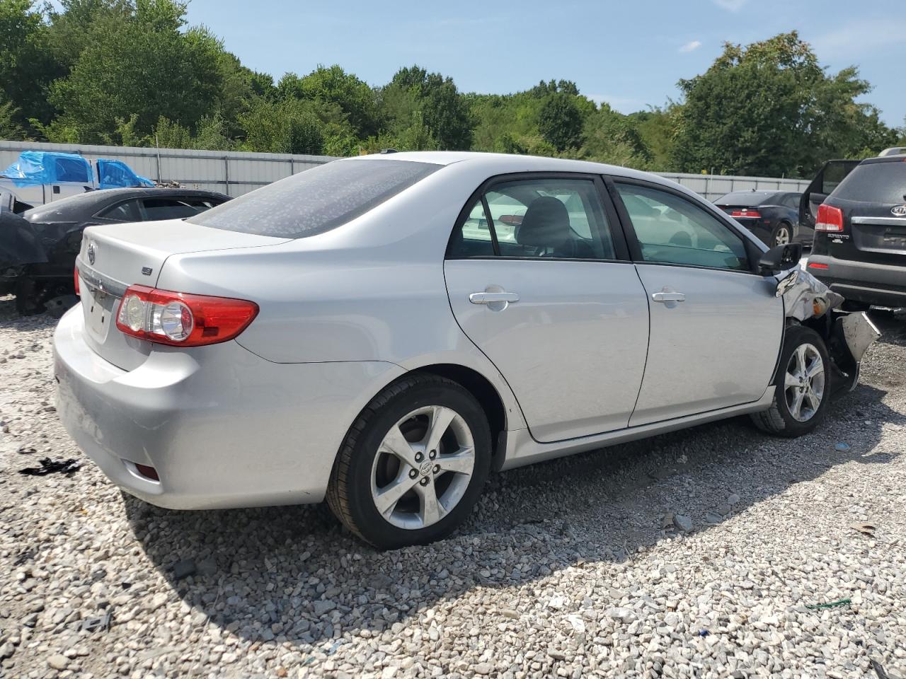 2011 TOYOTA COROLLA LE photo 3