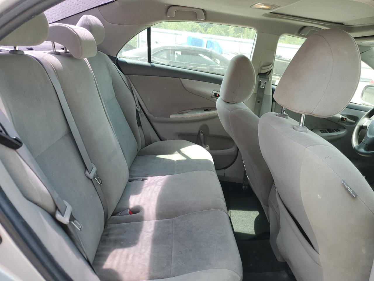 2011 TOYOTA COROLLA LE photo 10