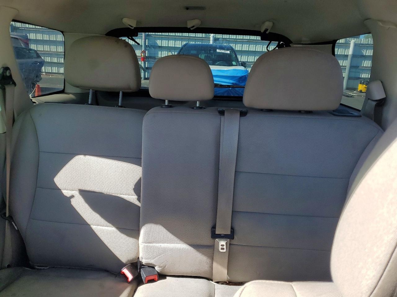 2010 FORD ESCAPE XLT photo 28