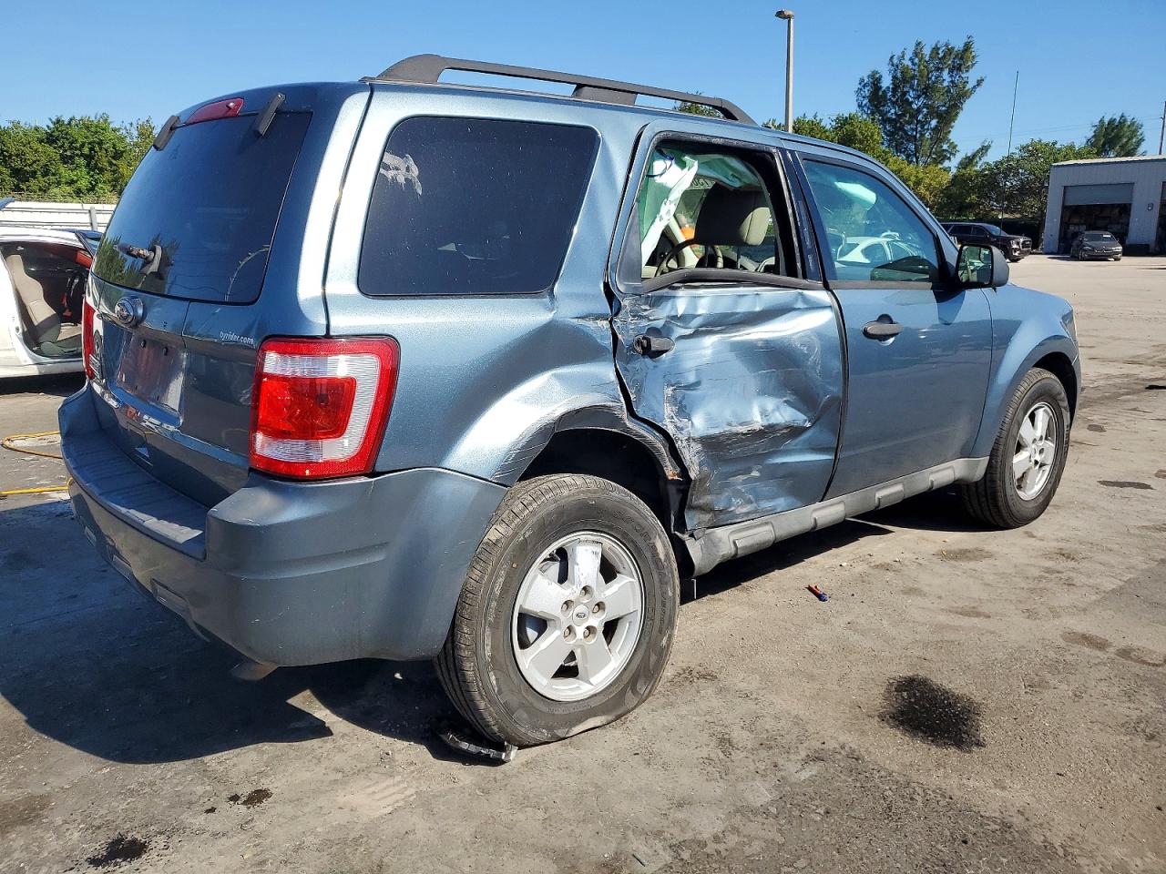 2010 FORD ESCAPE XLT photo 7