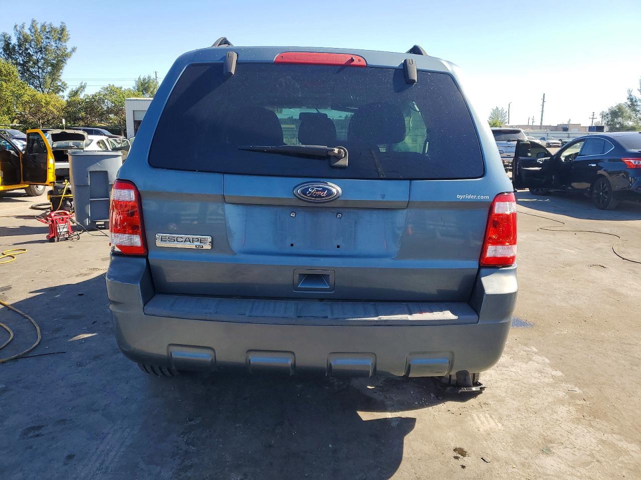 2010 FORD ESCAPE XLT photo 16