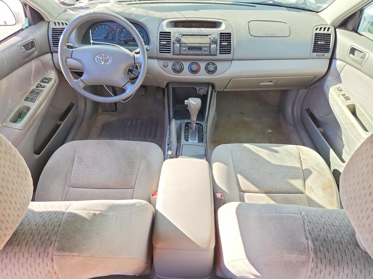 2002 TOYOTA CAMRY LE photo 8