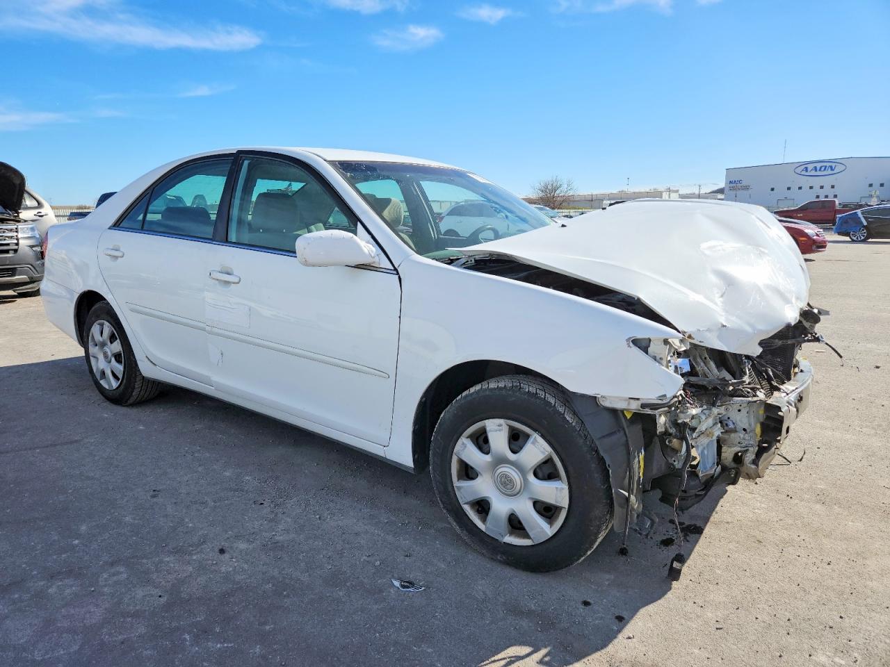 2002 TOYOTA CAMRY LE photo 4