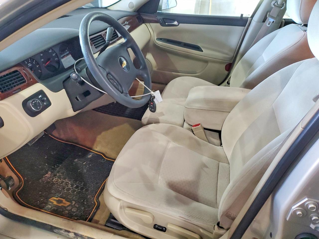 2010 CHEVROLET IMPALA LS photo 19
