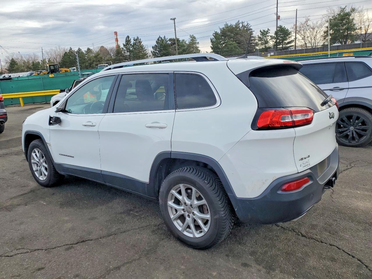2017 JEEP CHEROKEE LATITUDE photo 2