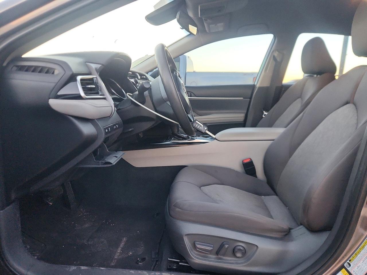 2018 TOYOTA CAMRY L photo 13