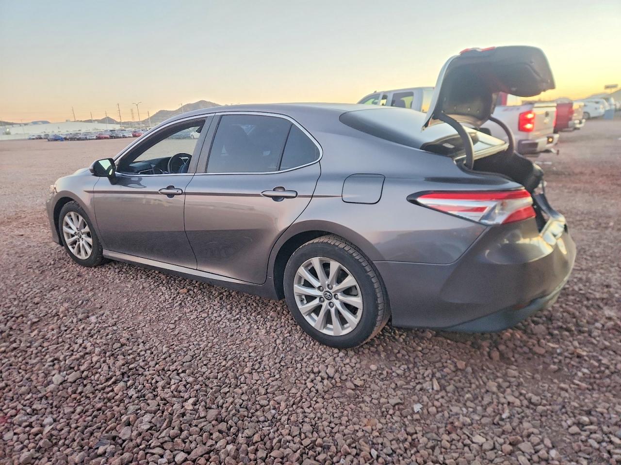 2018 TOYOTA CAMRY L photo 3