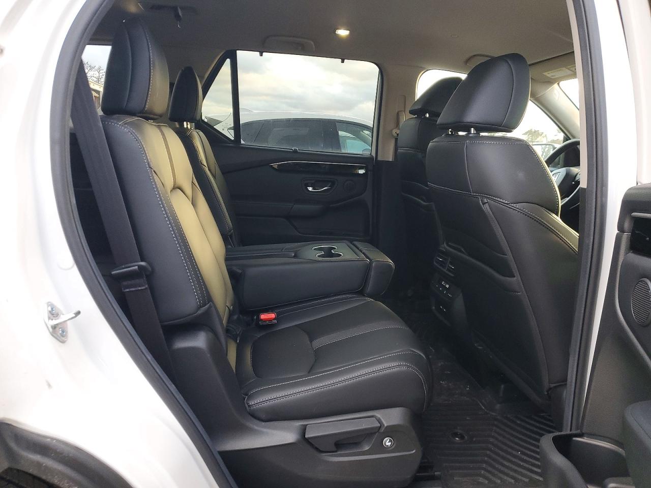 2025 HONDA PILOT EXL photo 11