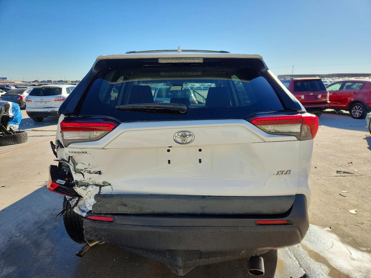 2019 TOYOTA RAV4 XLE photo 6