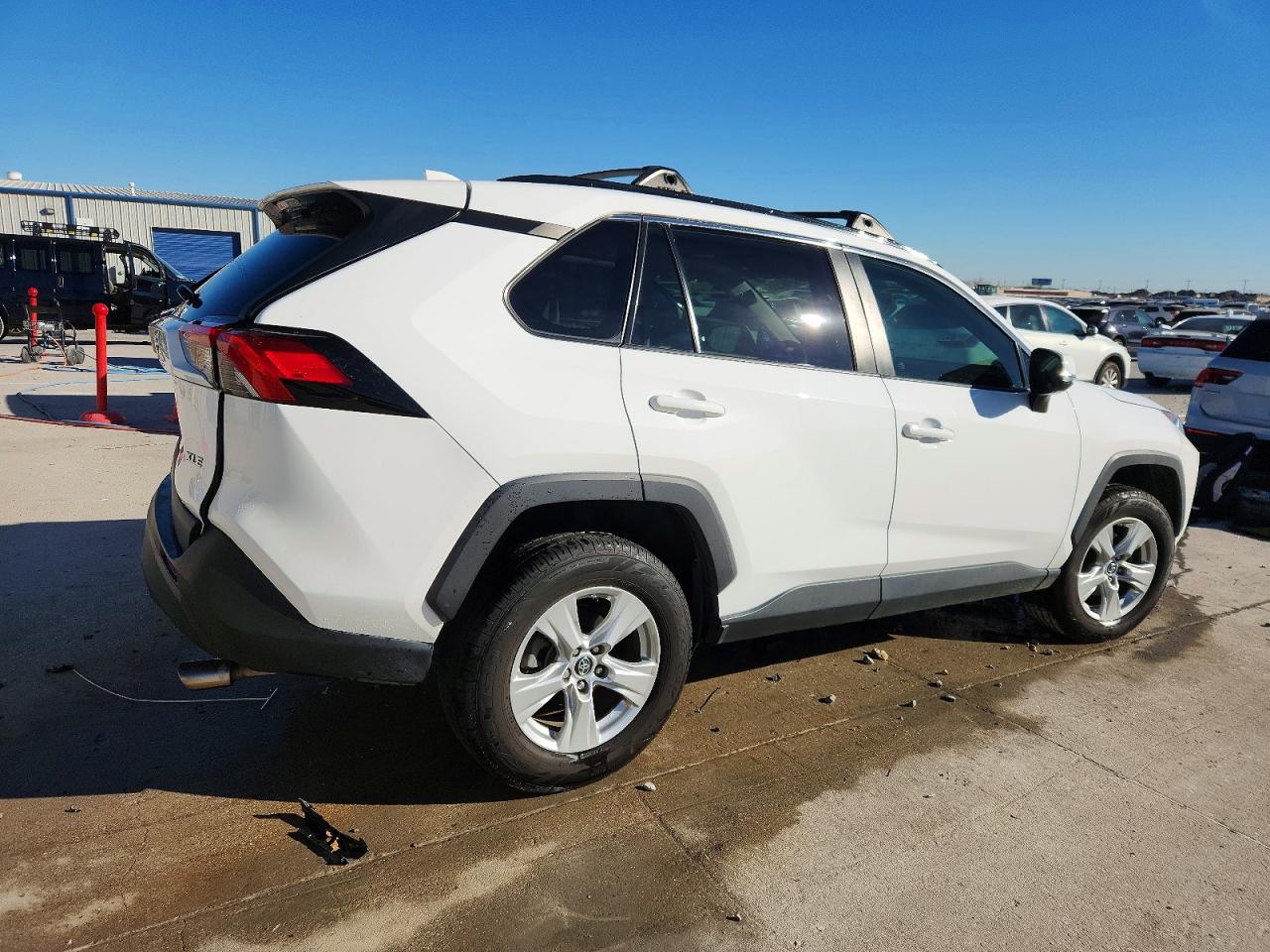 2019 TOYOTA RAV4 XLE photo 3