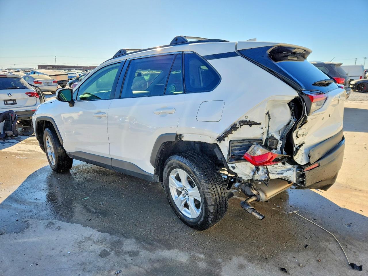 2019 TOYOTA RAV4 XLE photo 2
