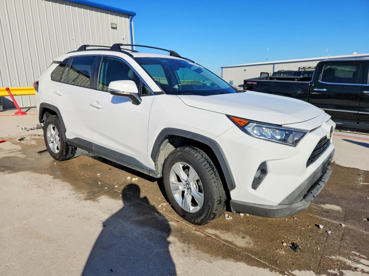 2019 TOYOTA RAV4 XLE photo 4