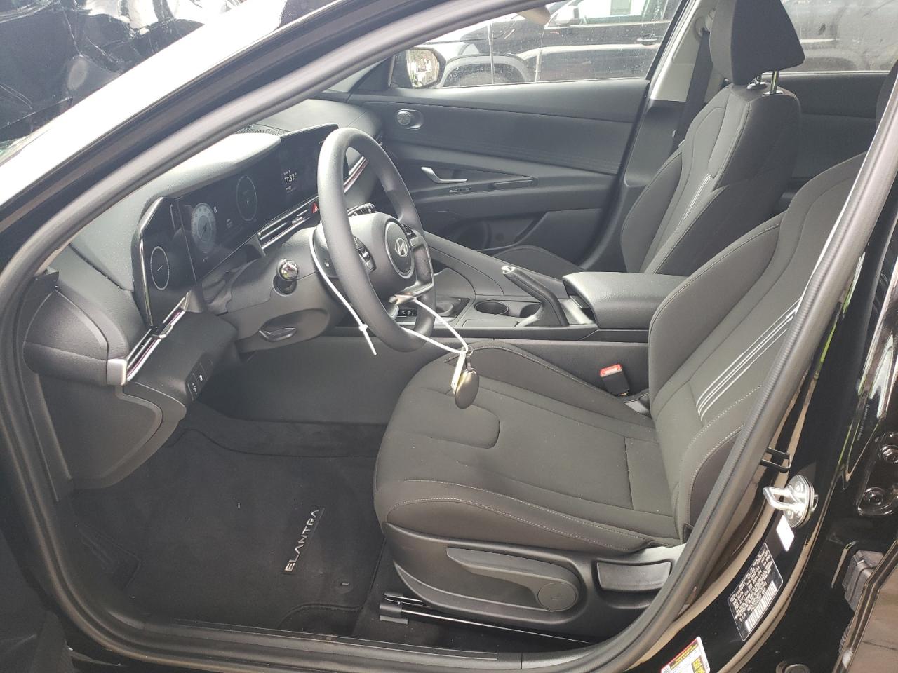 2024 HYUNDAI ELANTRA SEL photo 13