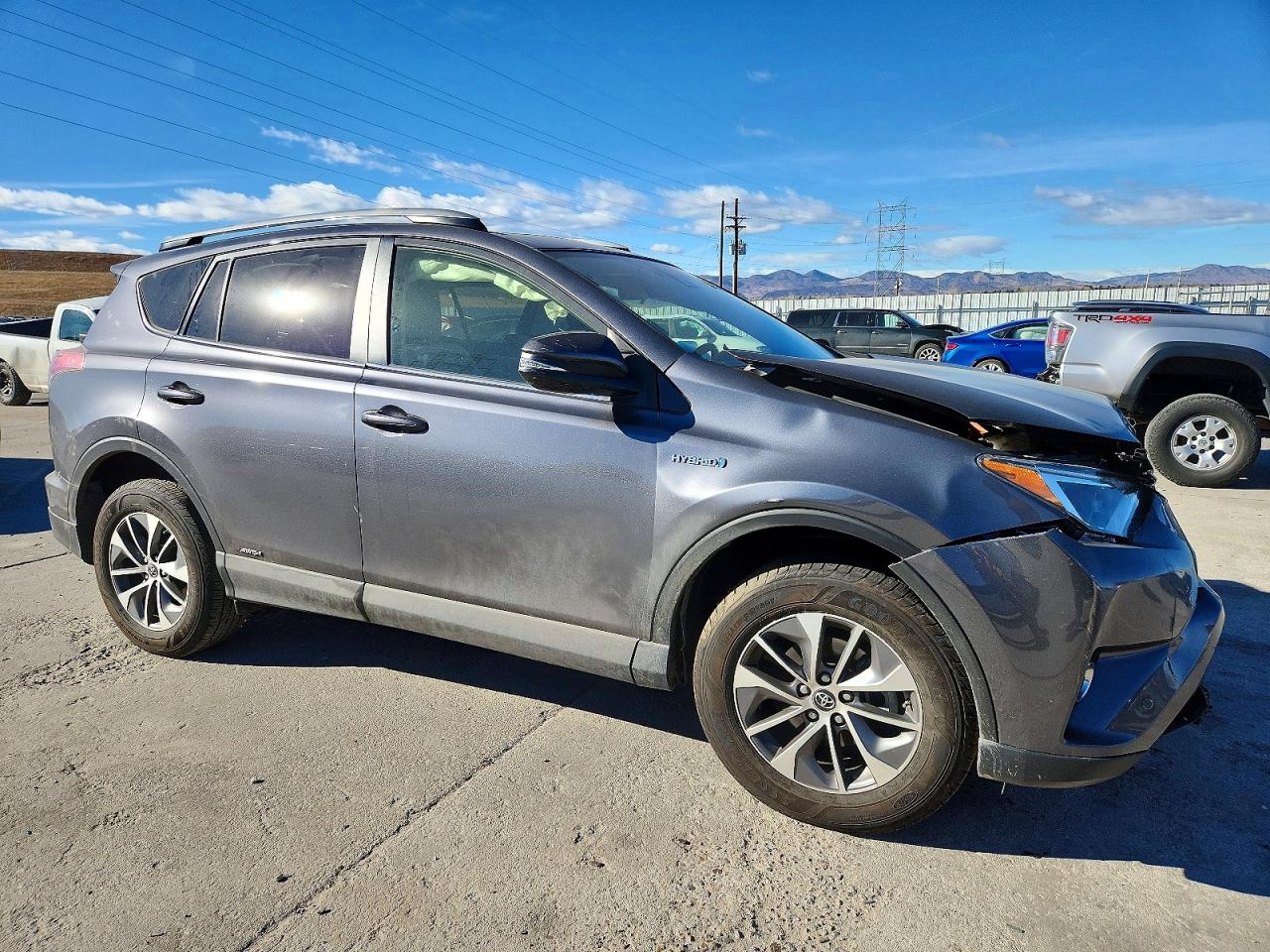2018 TOYOTA RAV4 HV LE photo 7