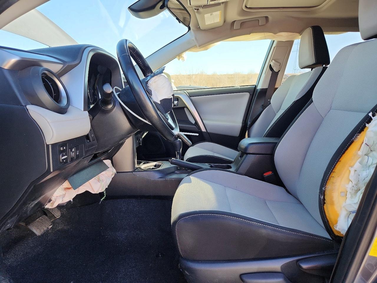 2018 TOYOTA RAV4 HV LE photo 13