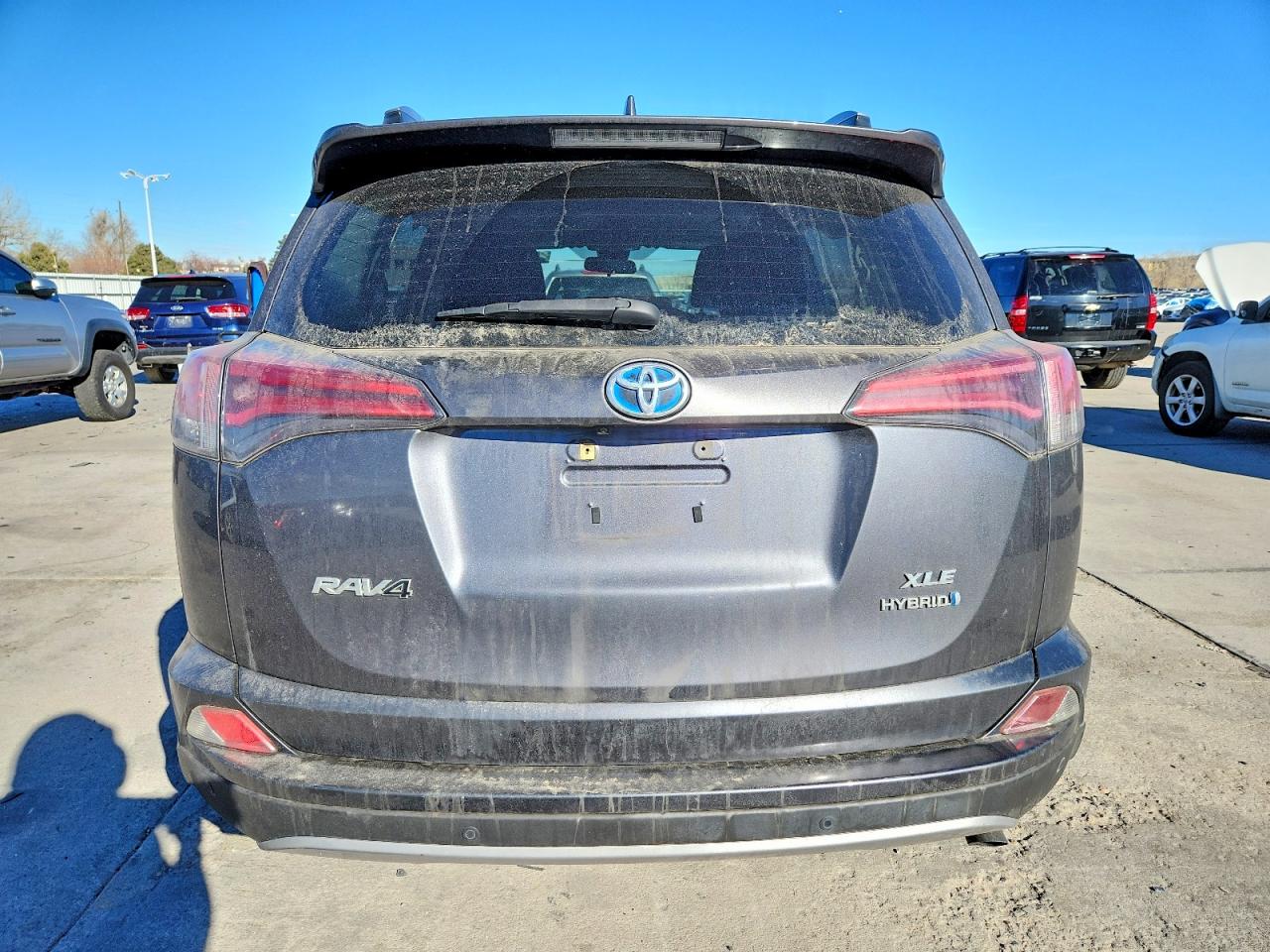 2018 TOYOTA RAV4 HV LE photo 11