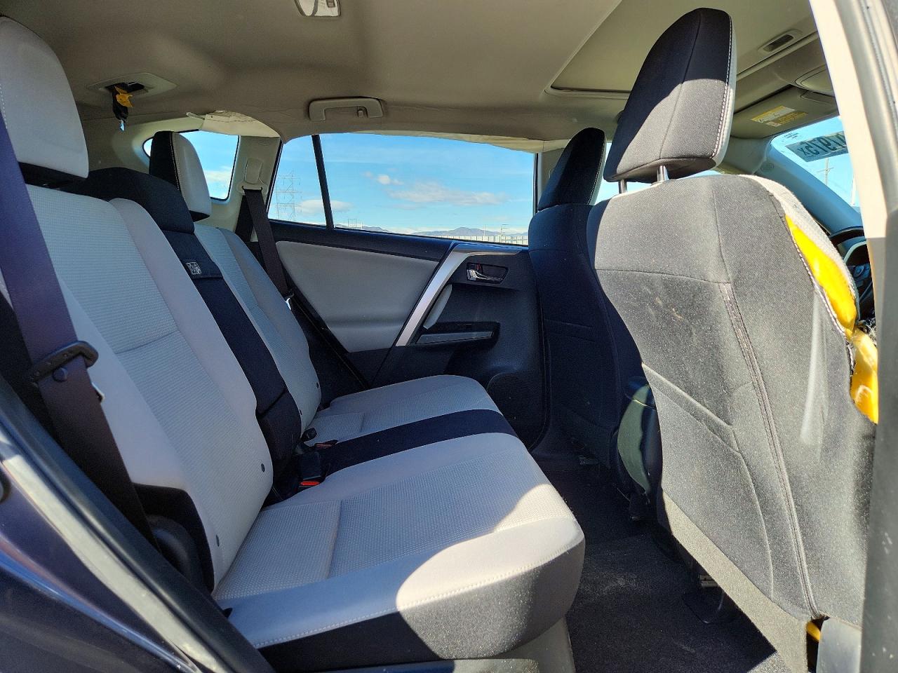 2018 TOYOTA RAV4 HV LE photo 21
