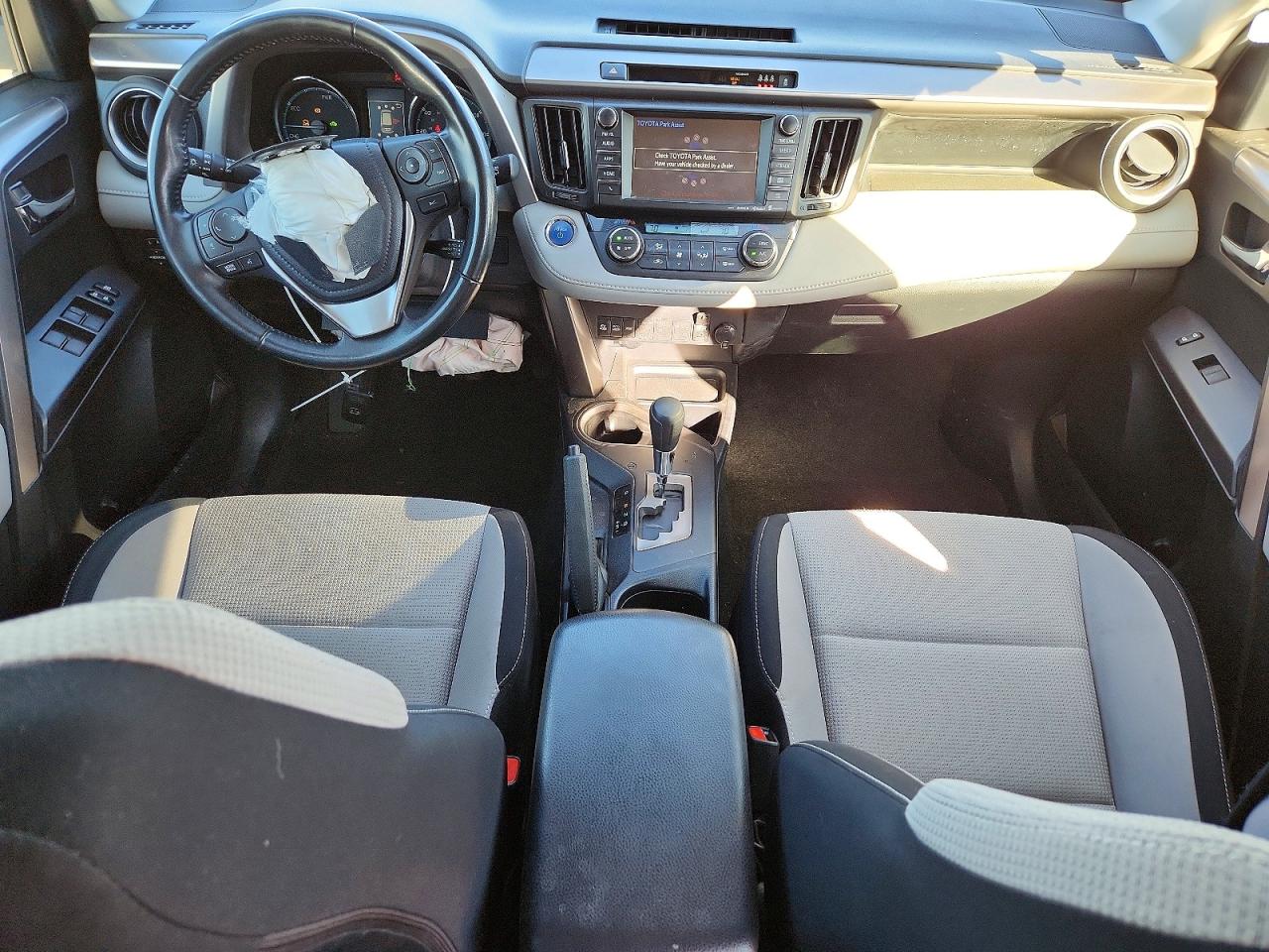 2018 TOYOTA RAV4 HV LE photo 15