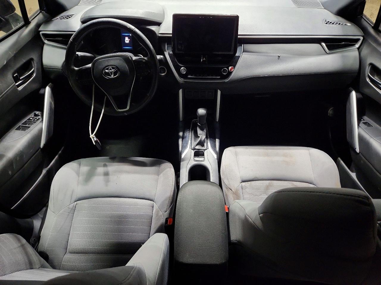 2023 TOYOTA COROLLA CROSS LE photo 8