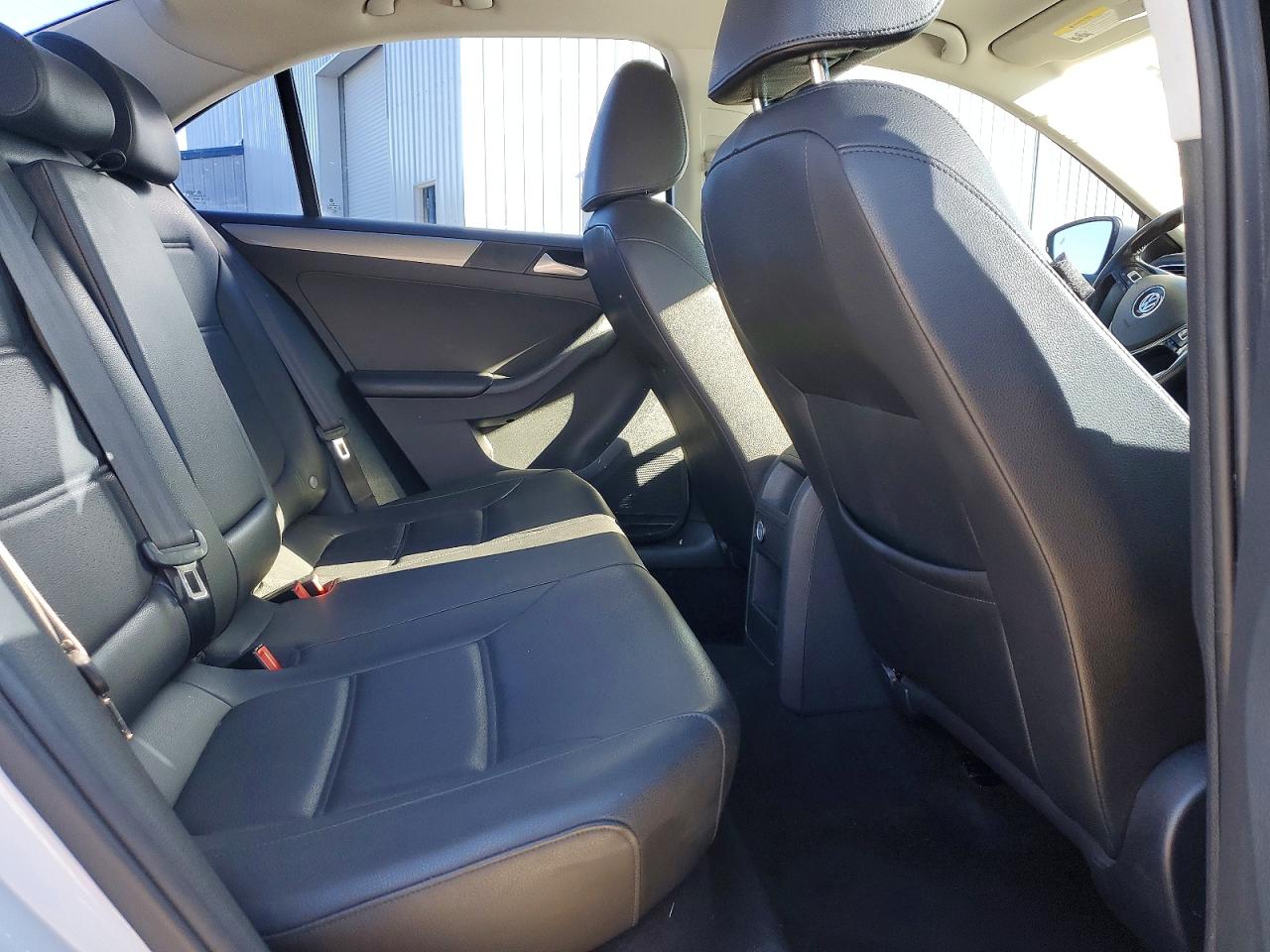 2017 VOLKSWAGEN JETTA SE photo 28