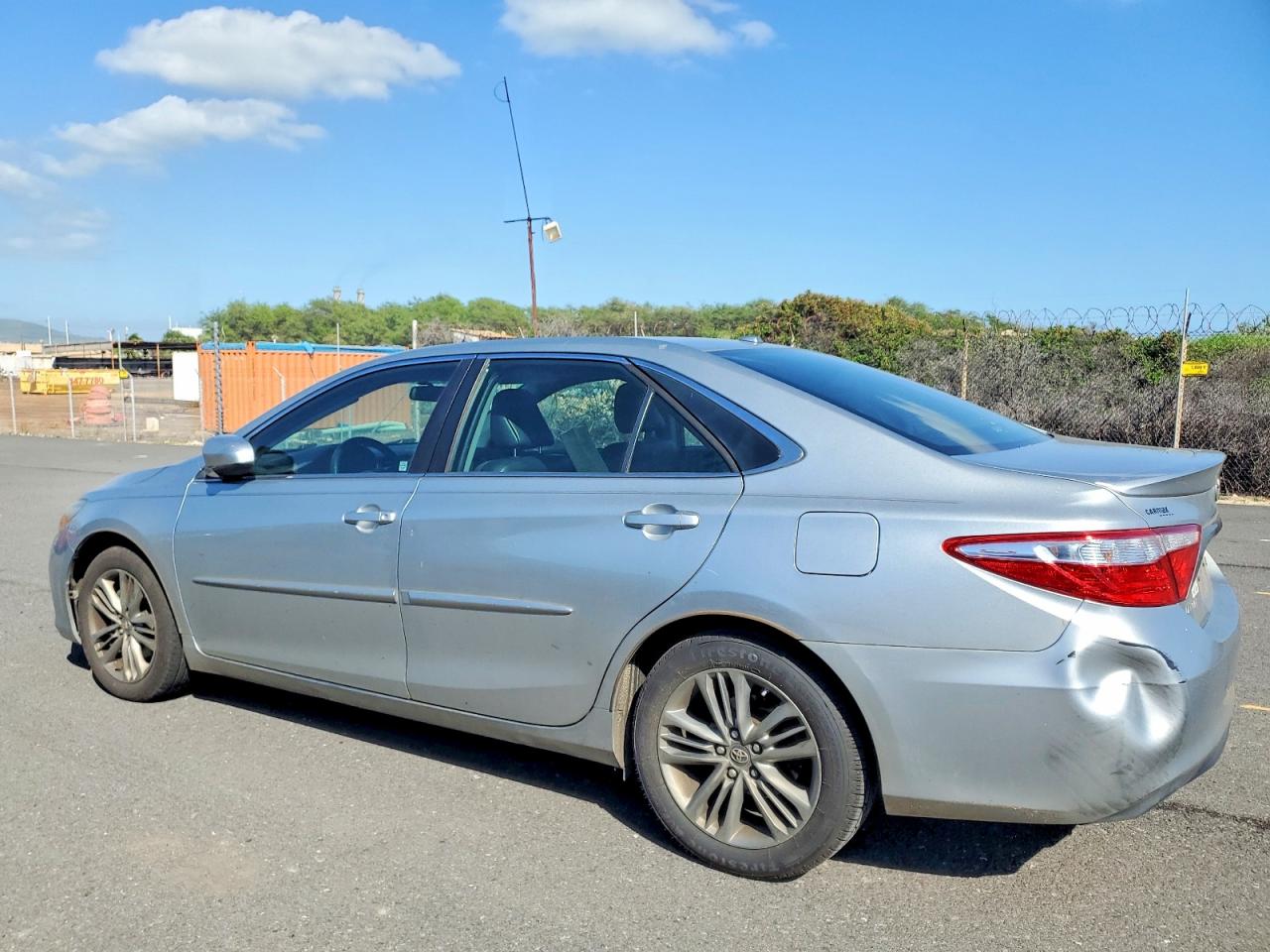 2016 TOYOTA CAMRY LE photo 3