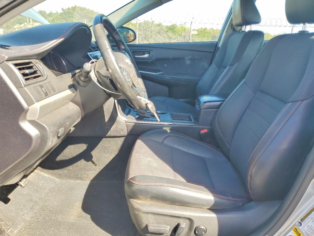 2016 TOYOTA CAMRY LE photo 13