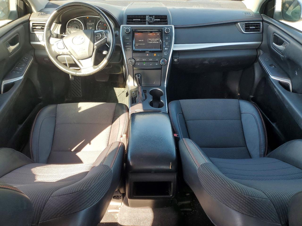 2016 TOYOTA CAMRY LE photo 15