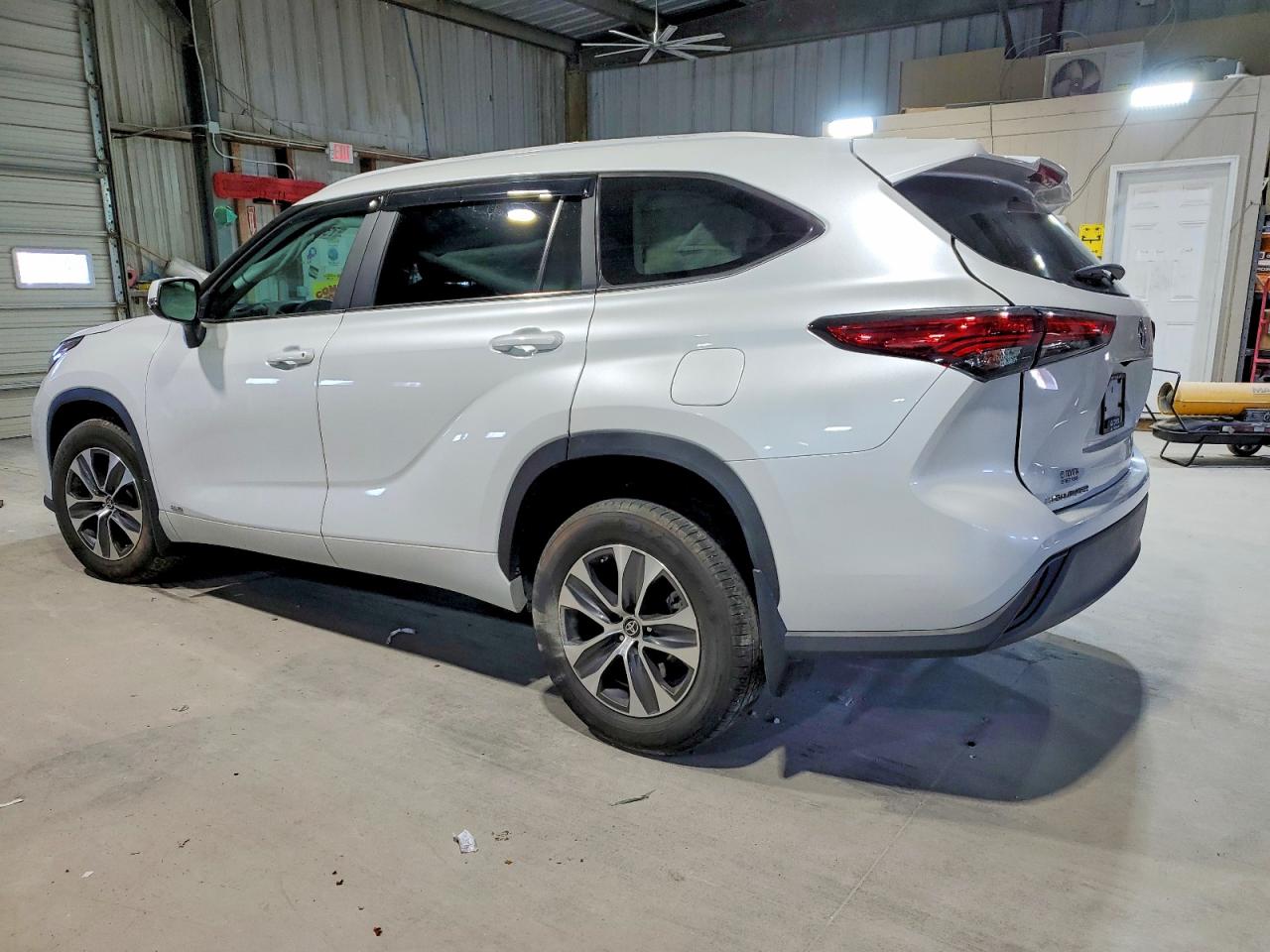 2023 TOYOTA HIGHLANDER HYBRID XLE photo 4