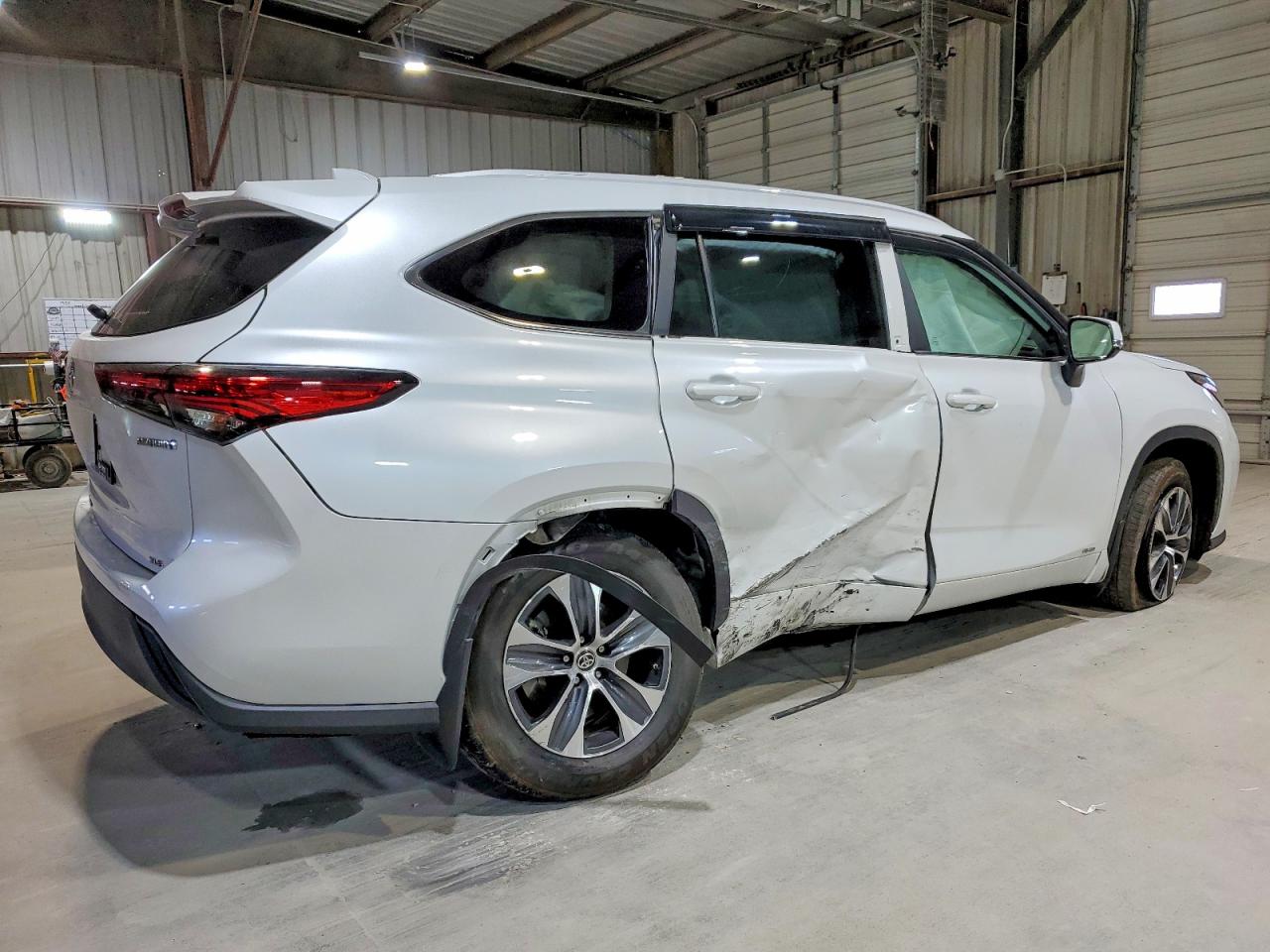 2023 TOYOTA HIGHLANDER HYBRID XLE photo 7