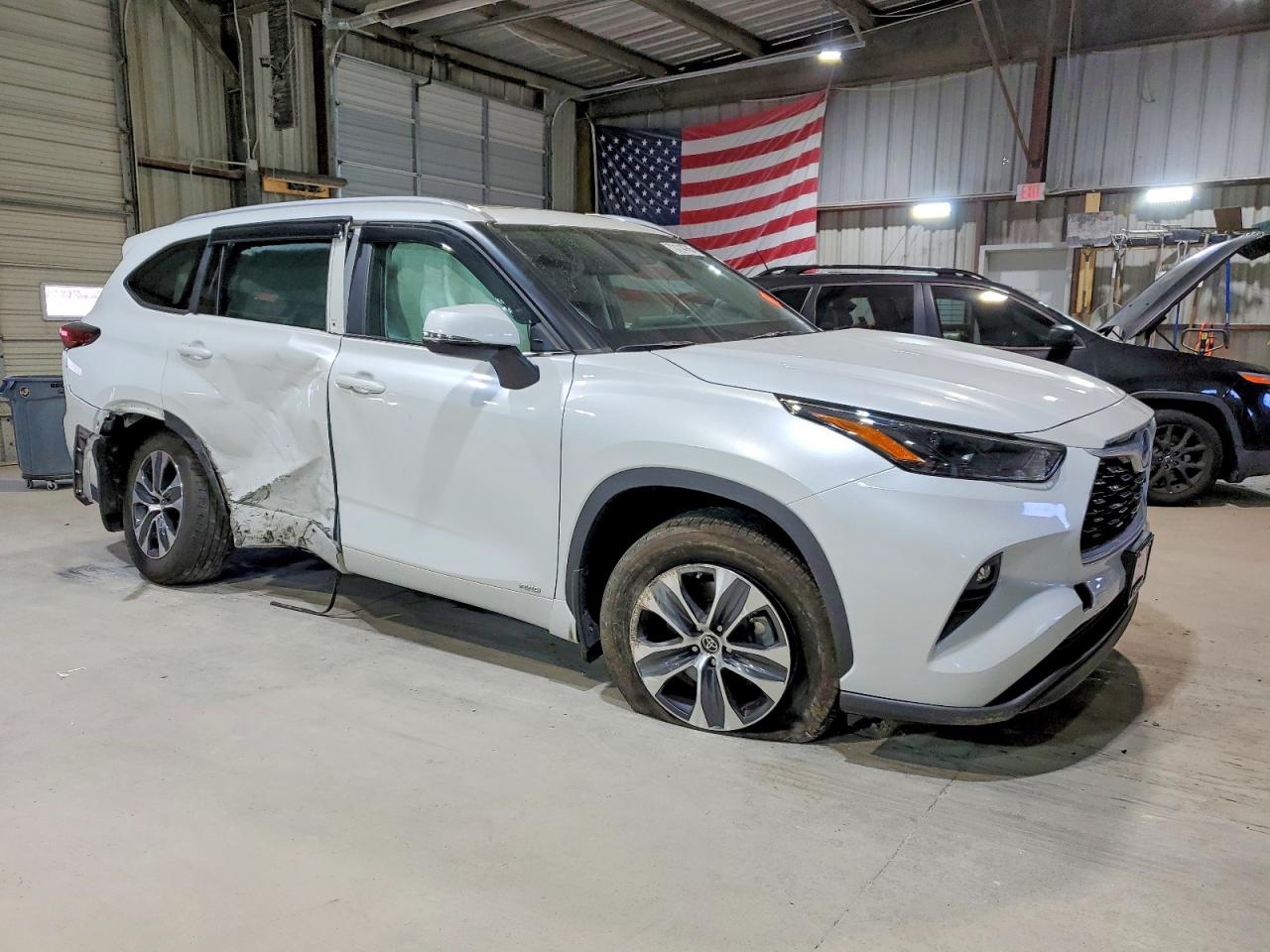 2023 TOYOTA HIGHLANDER HYBRID XLE photo 10