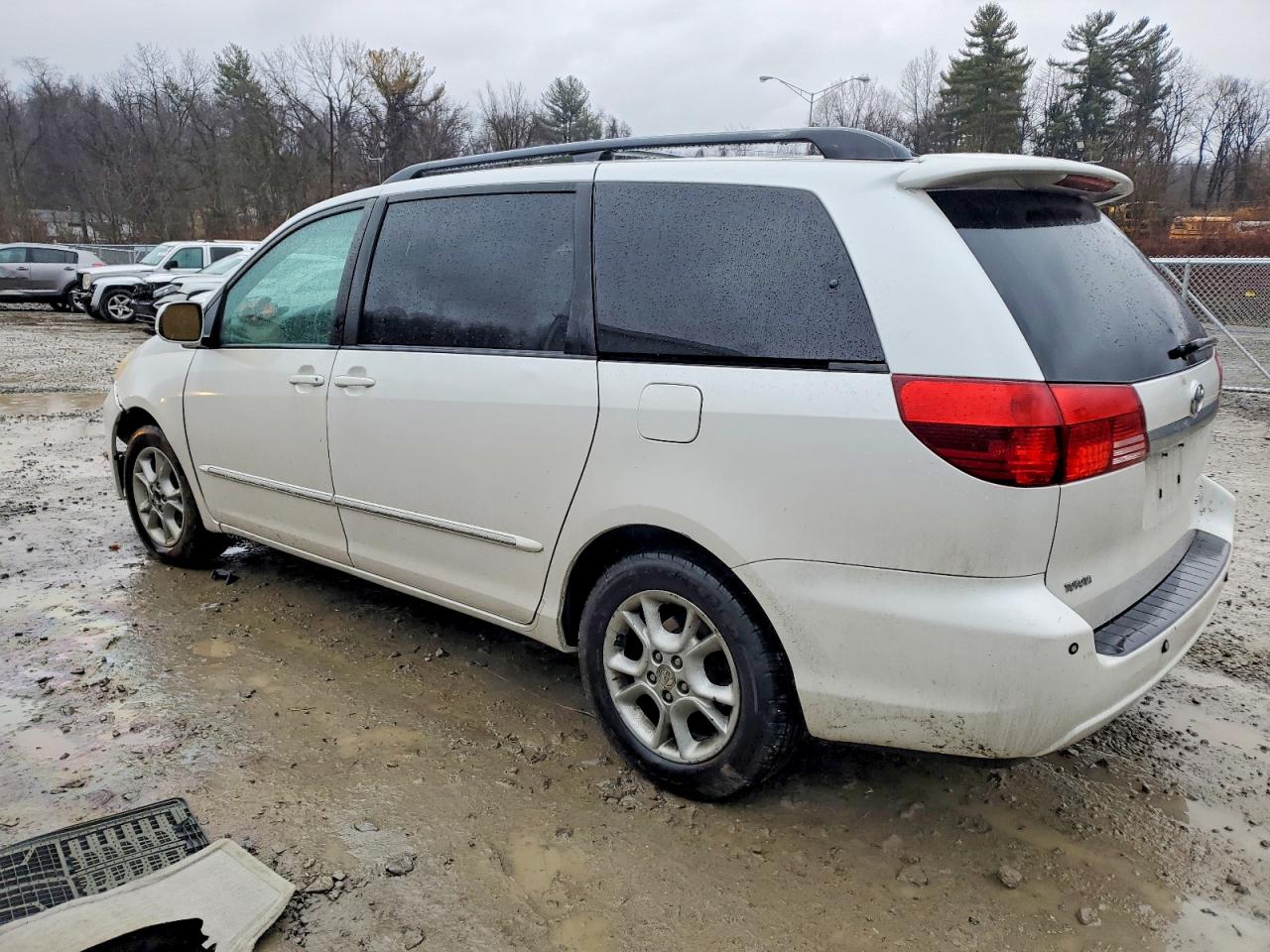 2004 TOYOTA SIENNA XLE LIMITED 7 PASSENGER photo 2