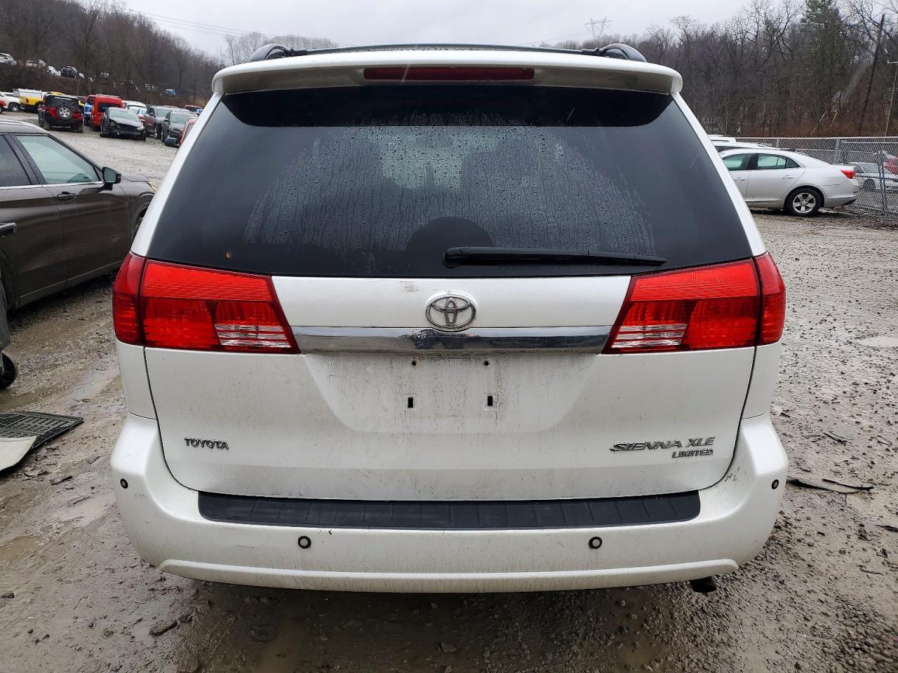 2004 TOYOTA SIENNA XLE LIMITED 7 PASSENGER photo 6