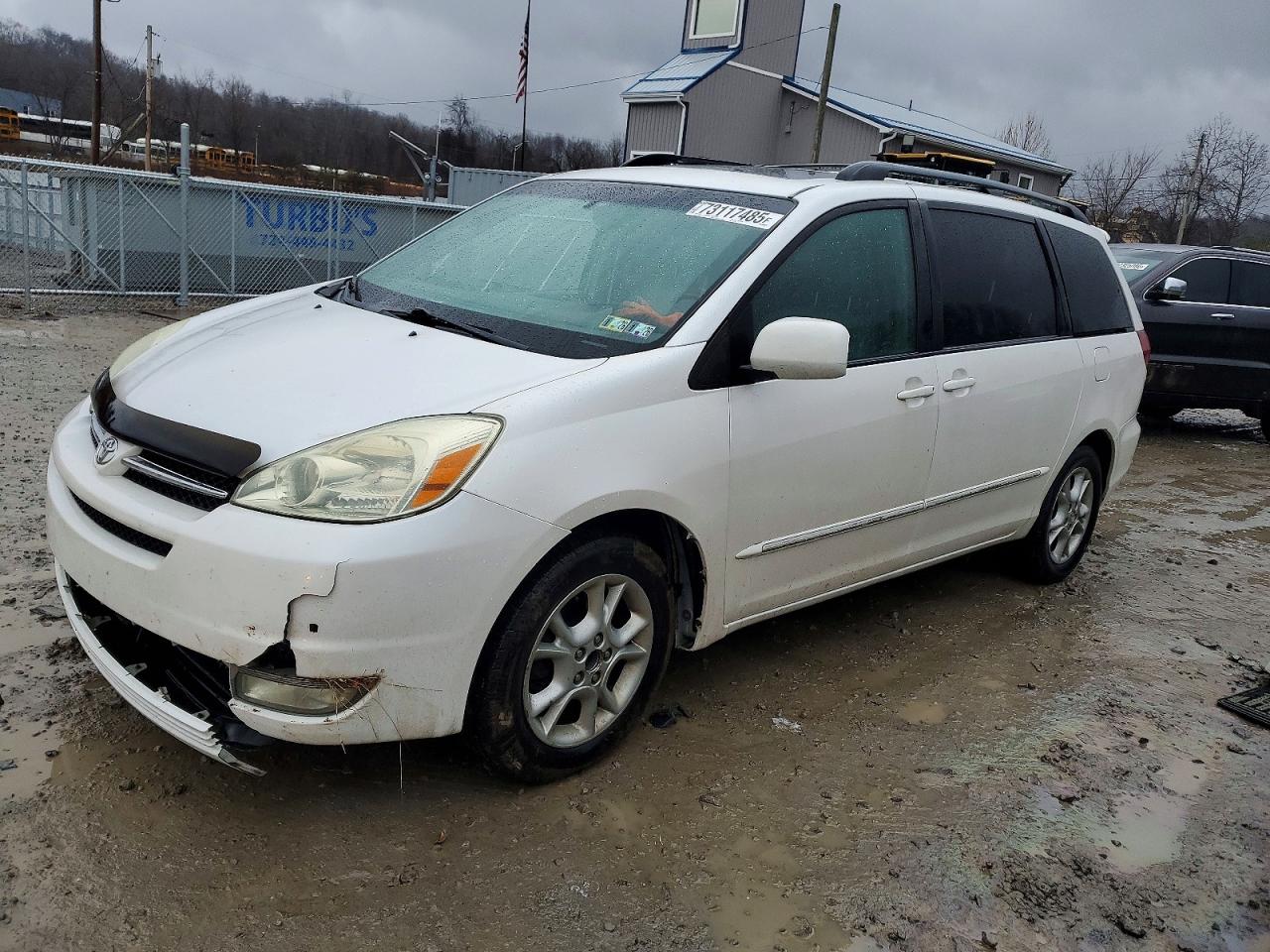 2004 TOYOTA SIENNA